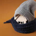 Hus insvept i skyddande halsduk